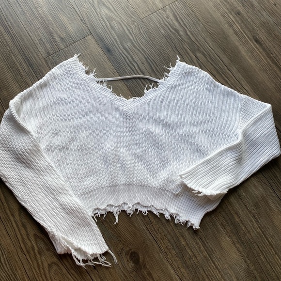 Forever 21 Sweaters - Distressed Crop Sweater